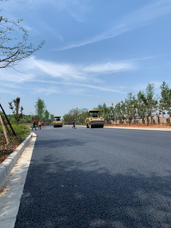 長(zhǎng)沙太空金路橋材料有限公司,雙鋼輪壓路機(jī),福格勒瀝青攤鋪機(jī),AC系列,AF系列,SBS系列