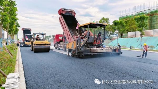 長(zhǎng)沙太空金路橋材料有限公司,雙鋼輪壓路機(jī),福格勒瀝青攤鋪機(jī),AC系列,AF系列,SBS系列