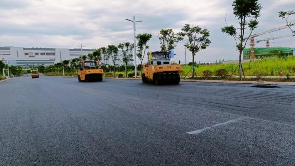 長(zhǎng)沙太空金路橋材料有限公司,雙鋼輪壓路機(jī),福格勒瀝青攤鋪機(jī),AC系列,AF系列,SBS系列